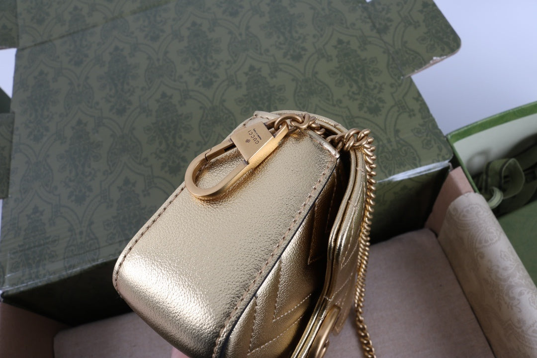 Bolsa Gucci GG Marmont Couro Dourado Super Mini/Média/Grande