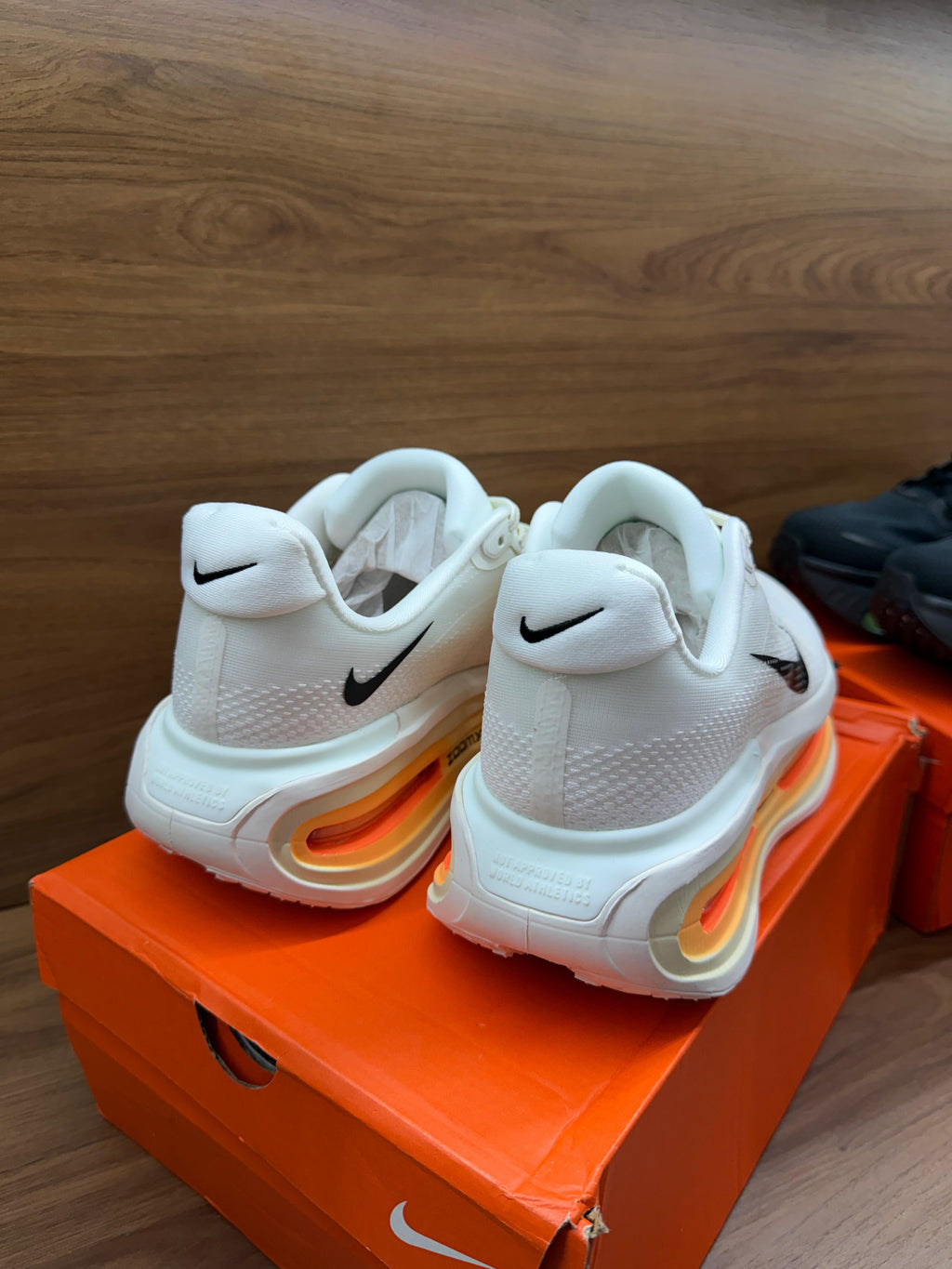 Nike Vomero premium branco/laranja