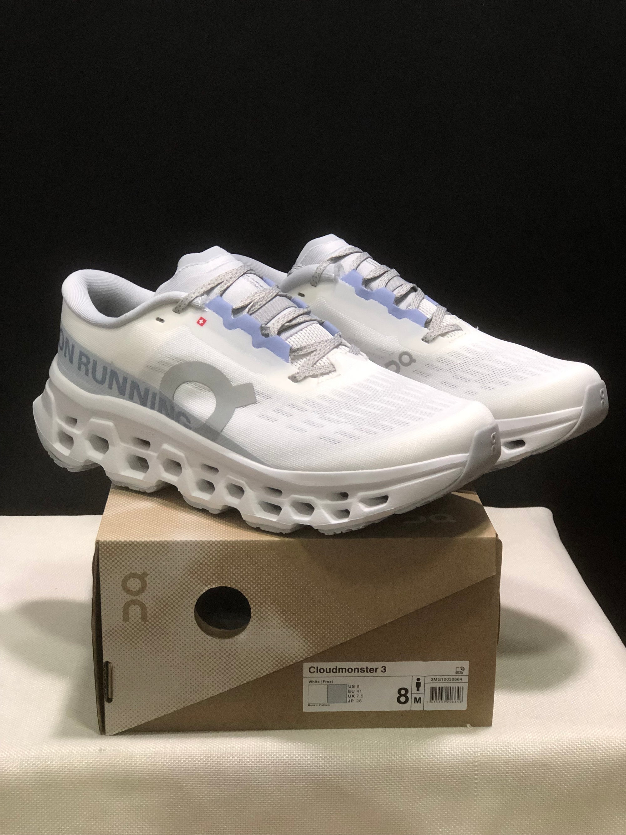 Tênis On Running Cloudmonster 3 branco/cinza