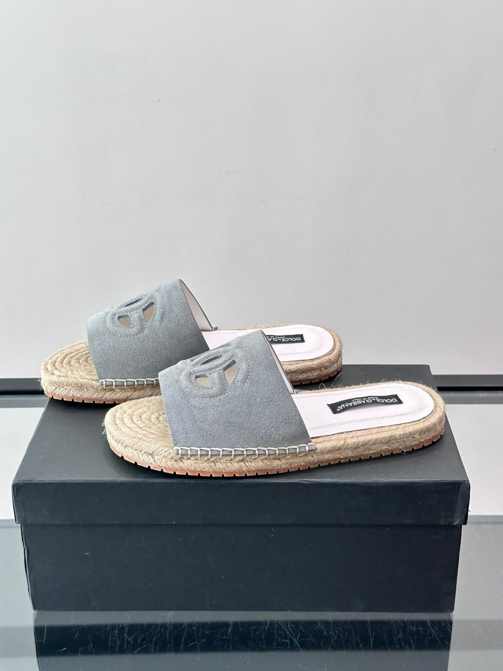 Espadrilhe DG com logo gravado cinza camurça