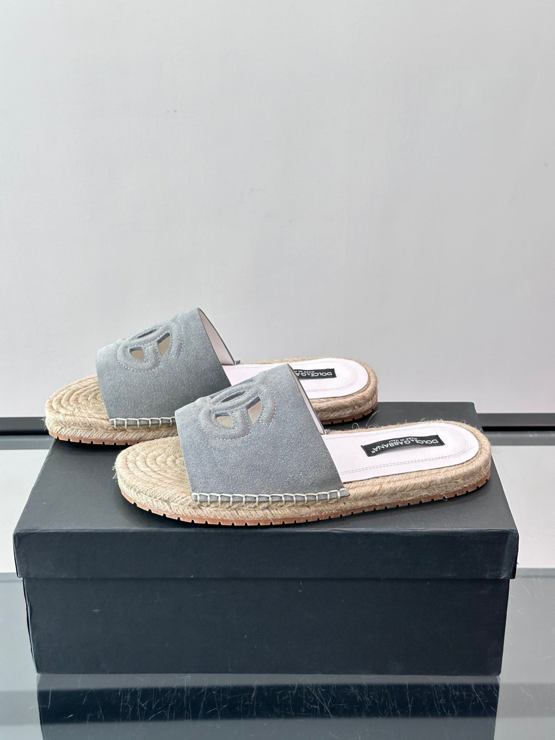 Espadrilhe DG com logo gravado cinza camurça
