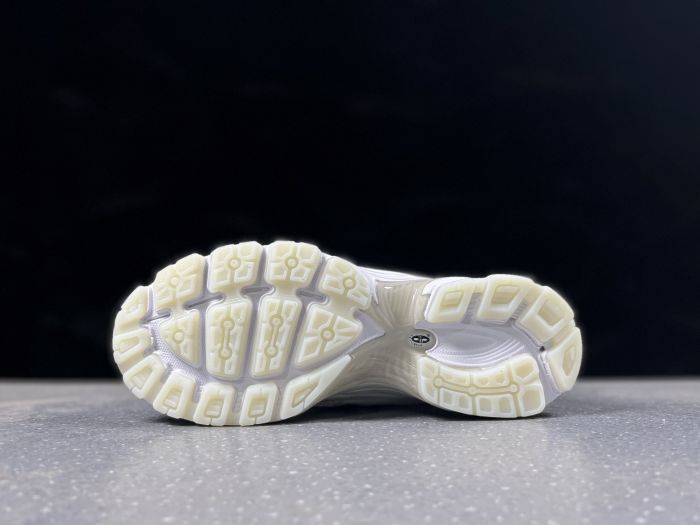 Tênis New Balance NB 740 Bege/branco