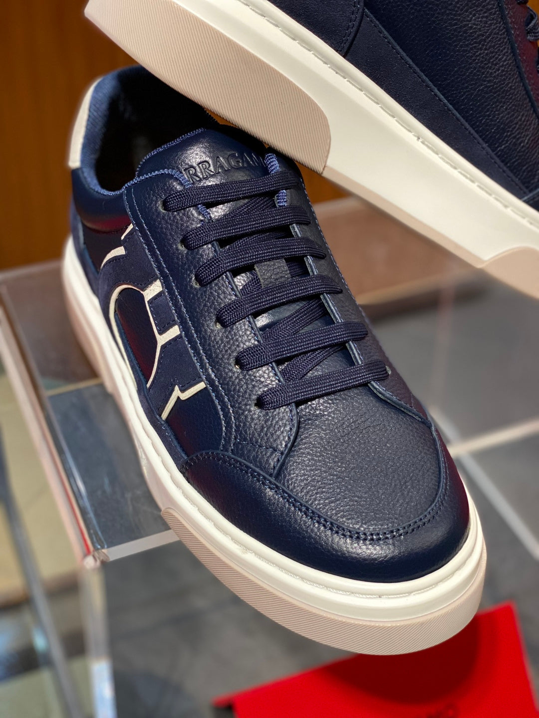 Tênis Ferragamo Gancini em couro Azul