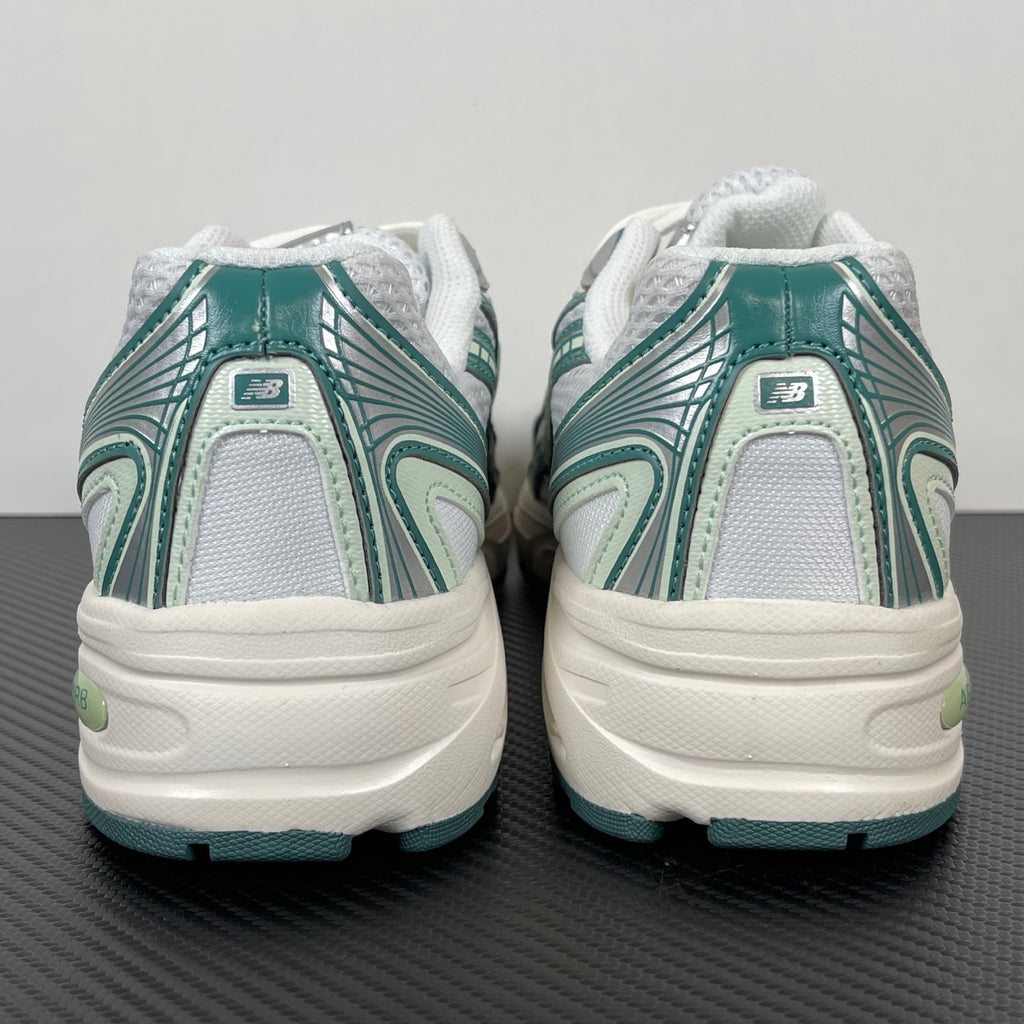 Tênis New Balance NB 740 verde