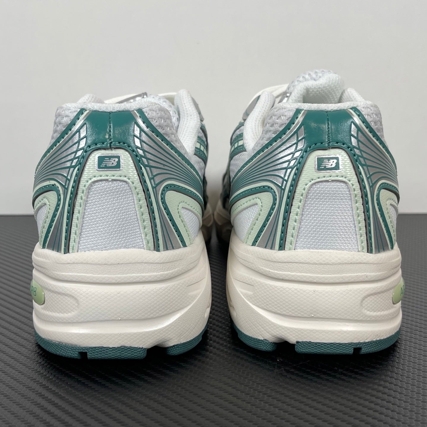 Tênis New Balance NB 740 verde