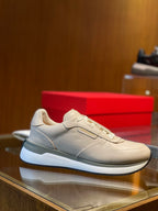 Tênis Ferragamo Gancini cano baixo couro off
