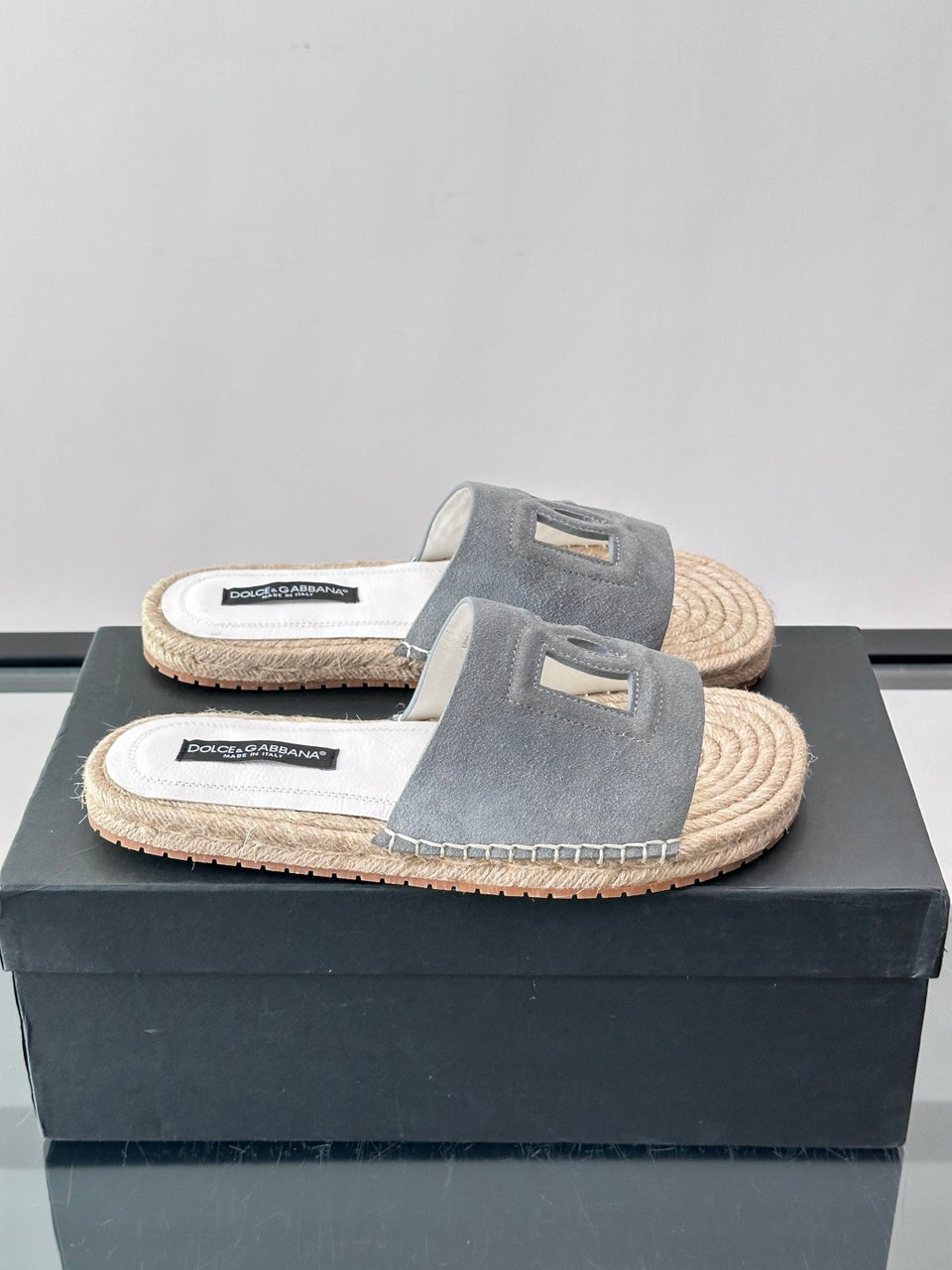 Espadrilhe DG com logo gravado cinza camurça