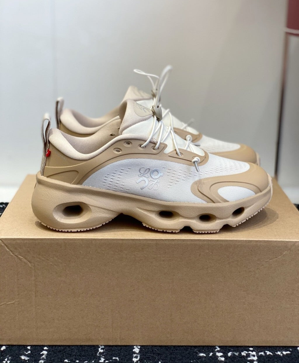 Tênis On Cloudsolo x LOEWE Bege