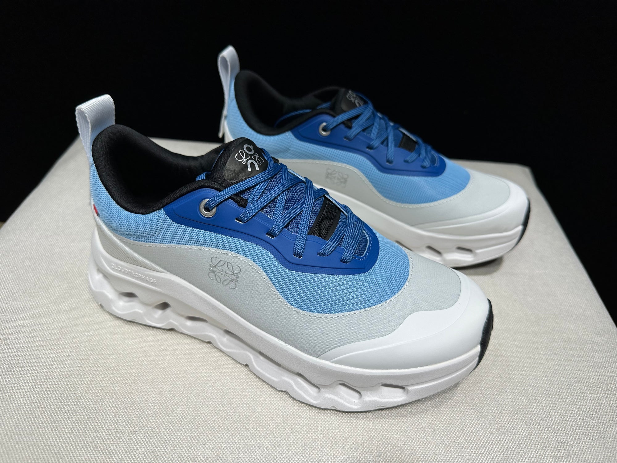 Tênis On Cloudtilt x LOEWE branco/azul