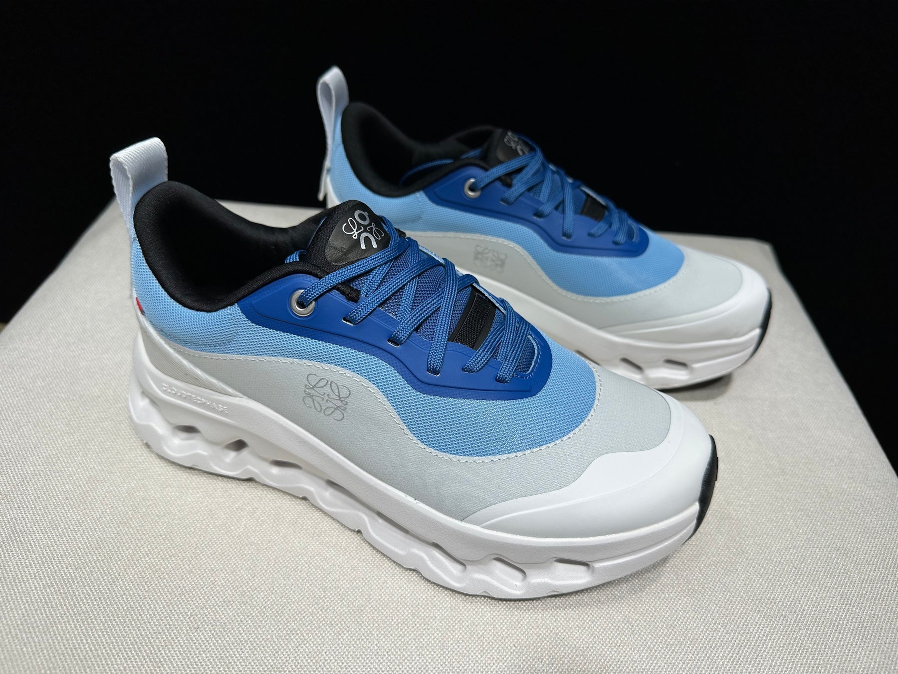 Tênis On Cloudtilt x LOEWE branco/azul