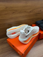 Nike Vomero premium branco/laranja