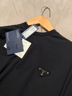 Camisa Prada em algodão com logo triangular preta
