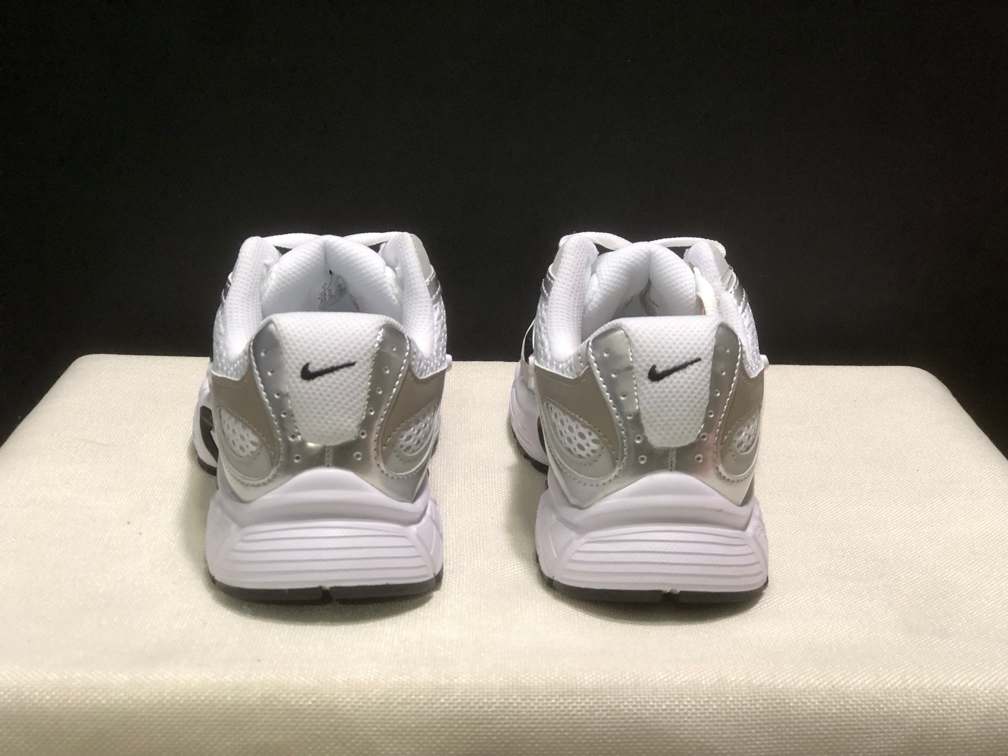 Nike V5 RNR branco/prata