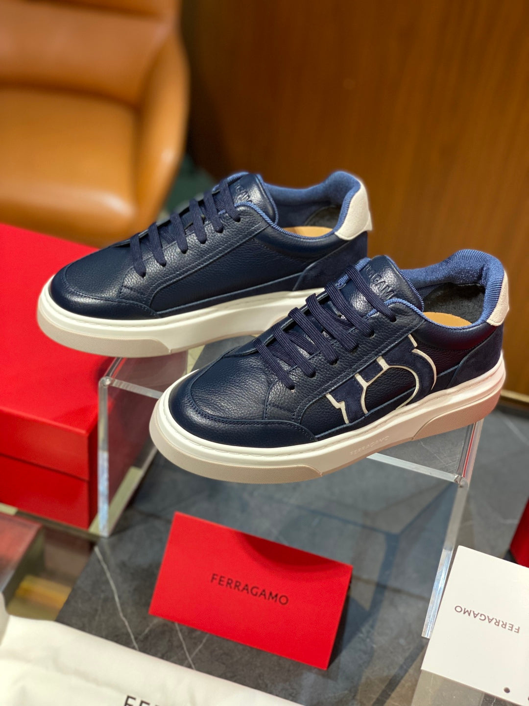Tênis Ferragamo Gancini em couro Azul