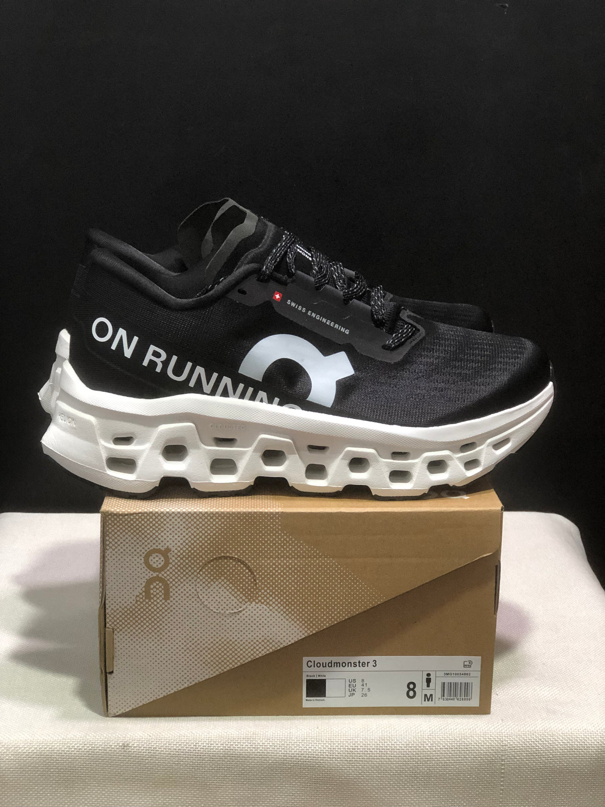 Tênis On Running Cloudmonster 3 preto/branco