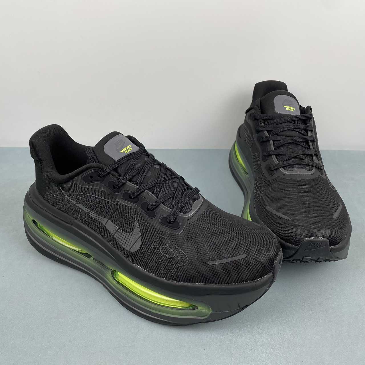 Vomero Premium Preto/amarelo