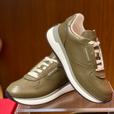 Tênis Ferragamo Gancini cano baixo couro verde
