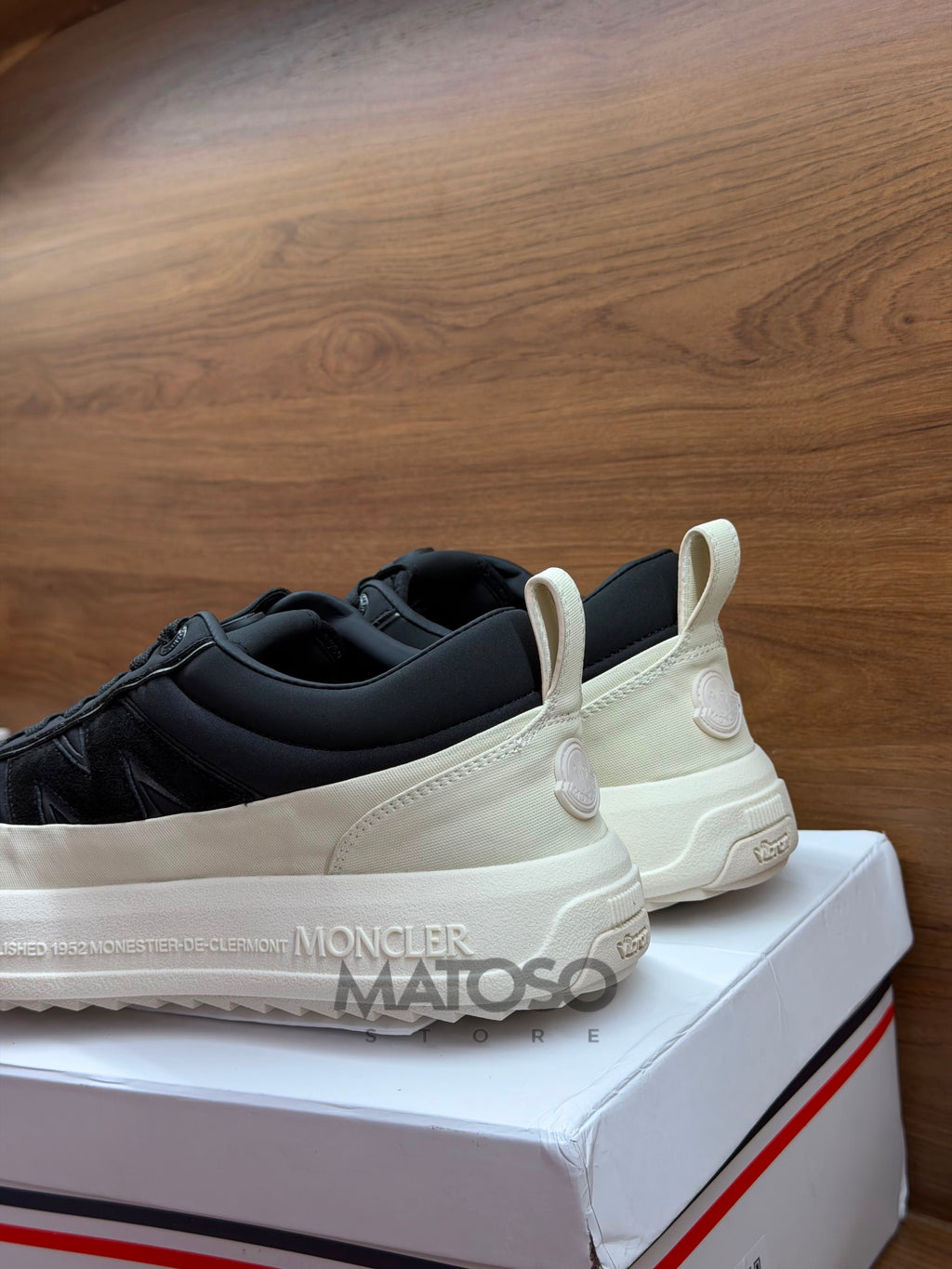 Moncler preto 39BR pronta entrega