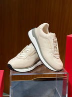 Tênis Ferragamo Gancini cano baixo couro off