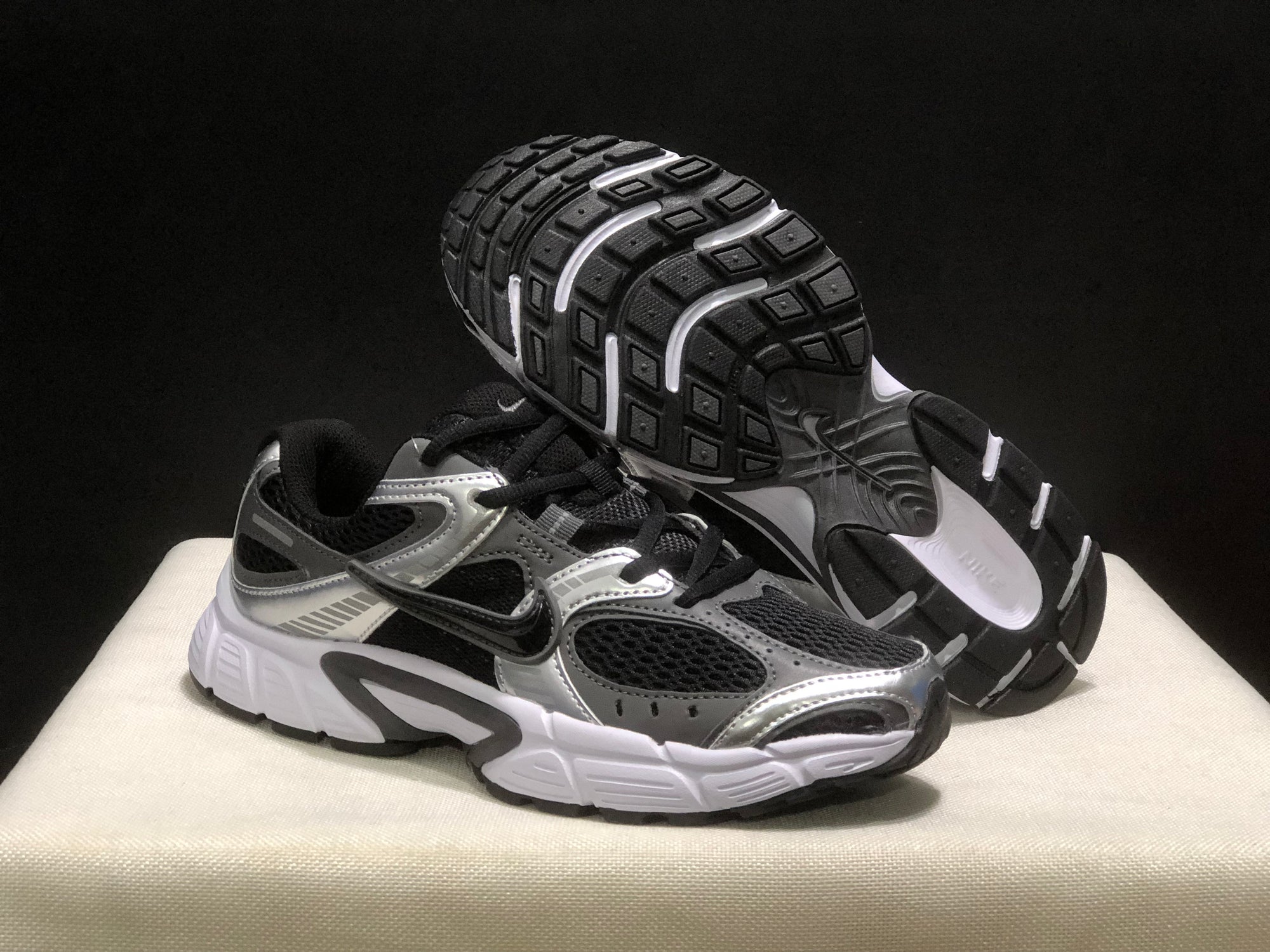 Nike V5 RNR preto/cinza