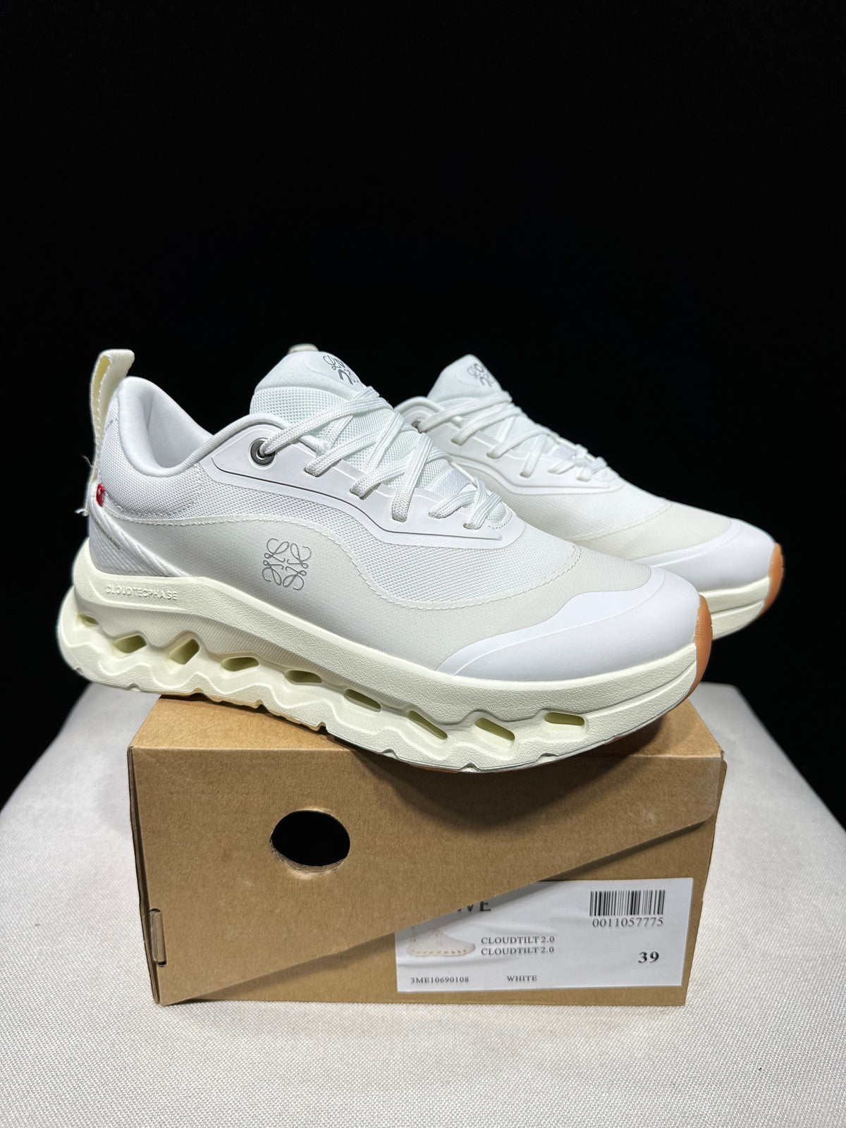 Tênis On Cloudtilt x LOEWE branco/bege