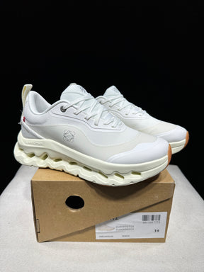 Tênis On Cloudtilt x LOEWE branco/bege