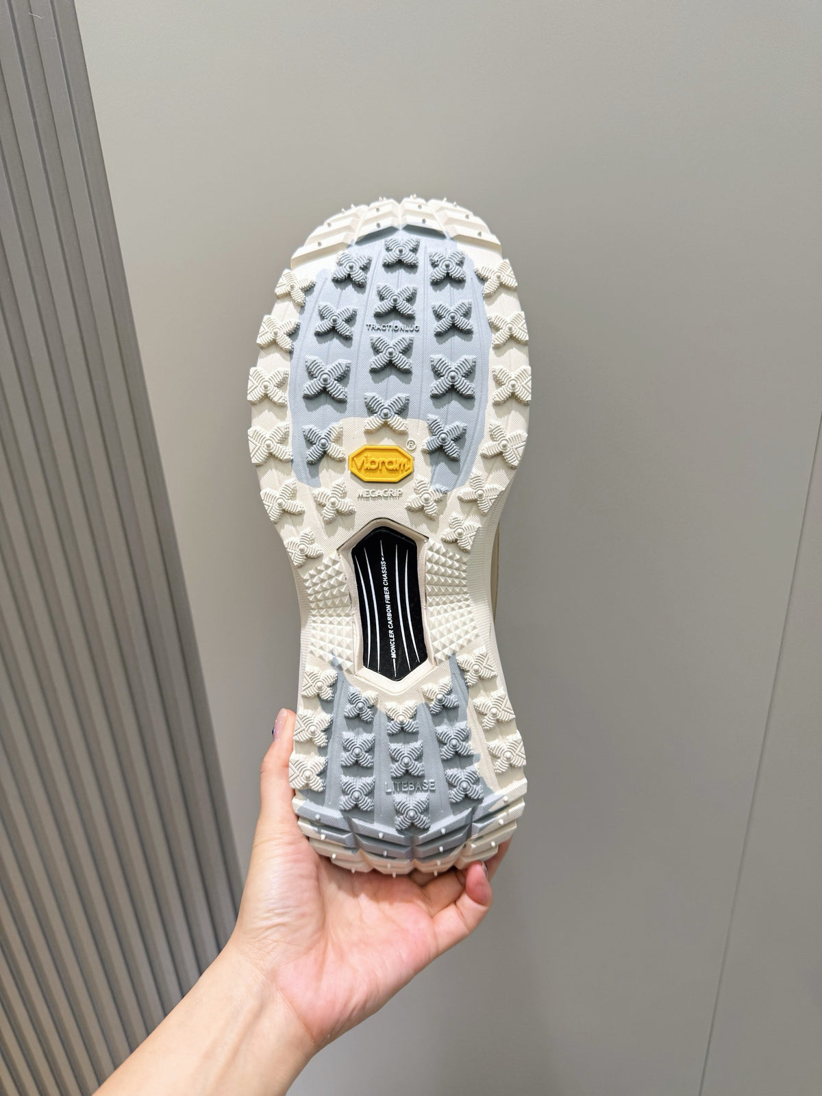 Tênis Moncler Trailgrip lite 3 branco/bege