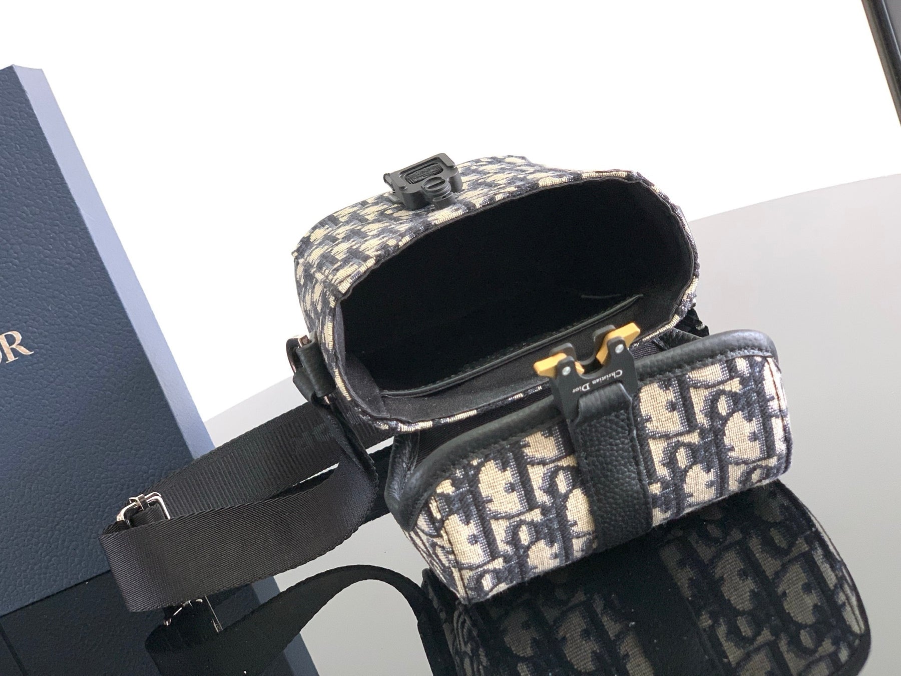 Bag Dior Mini Hit the Road Vertical Messenger Oblique 13x20x7cm