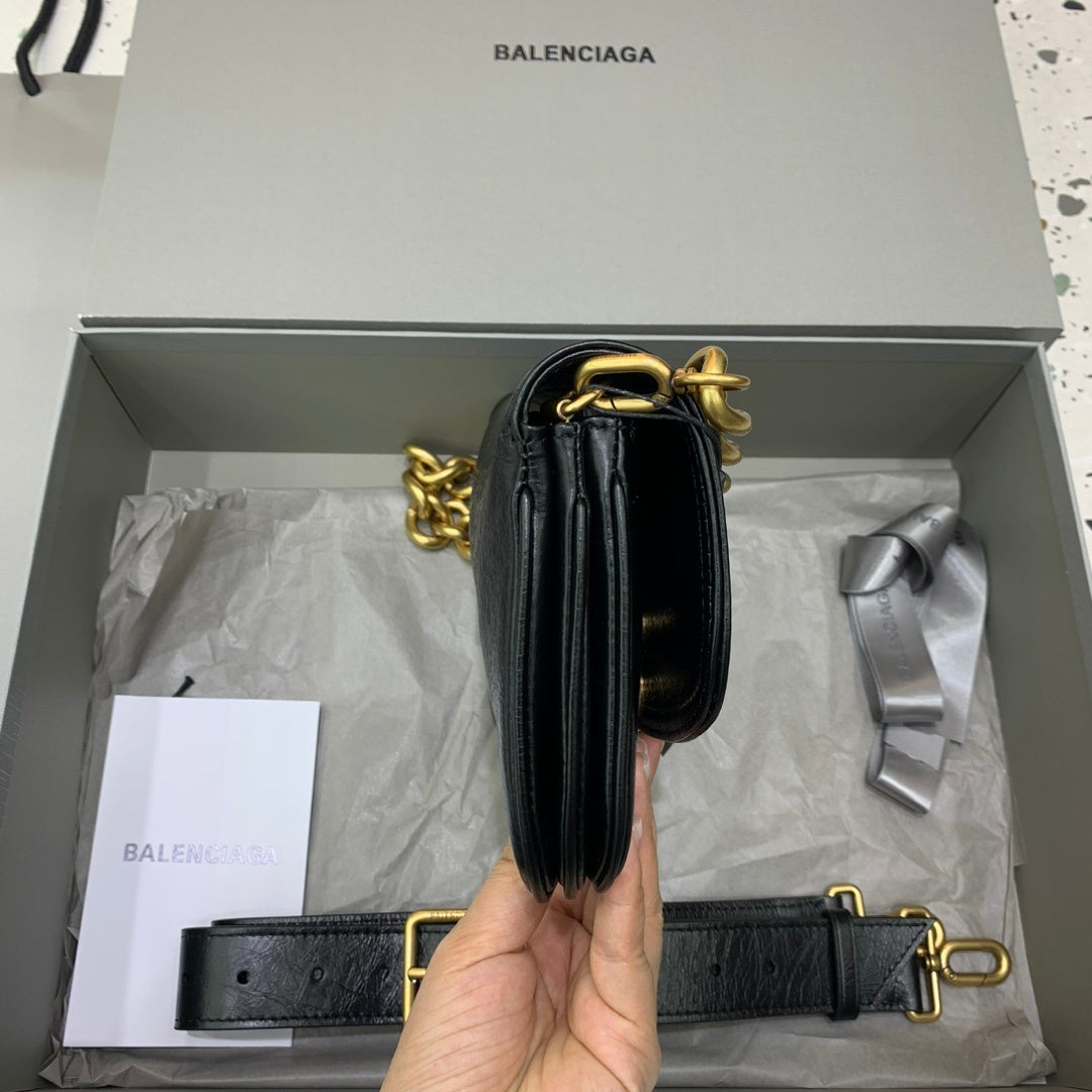 Bolsa Balenciaga BB Soft 23.5x14cm preta/dourada