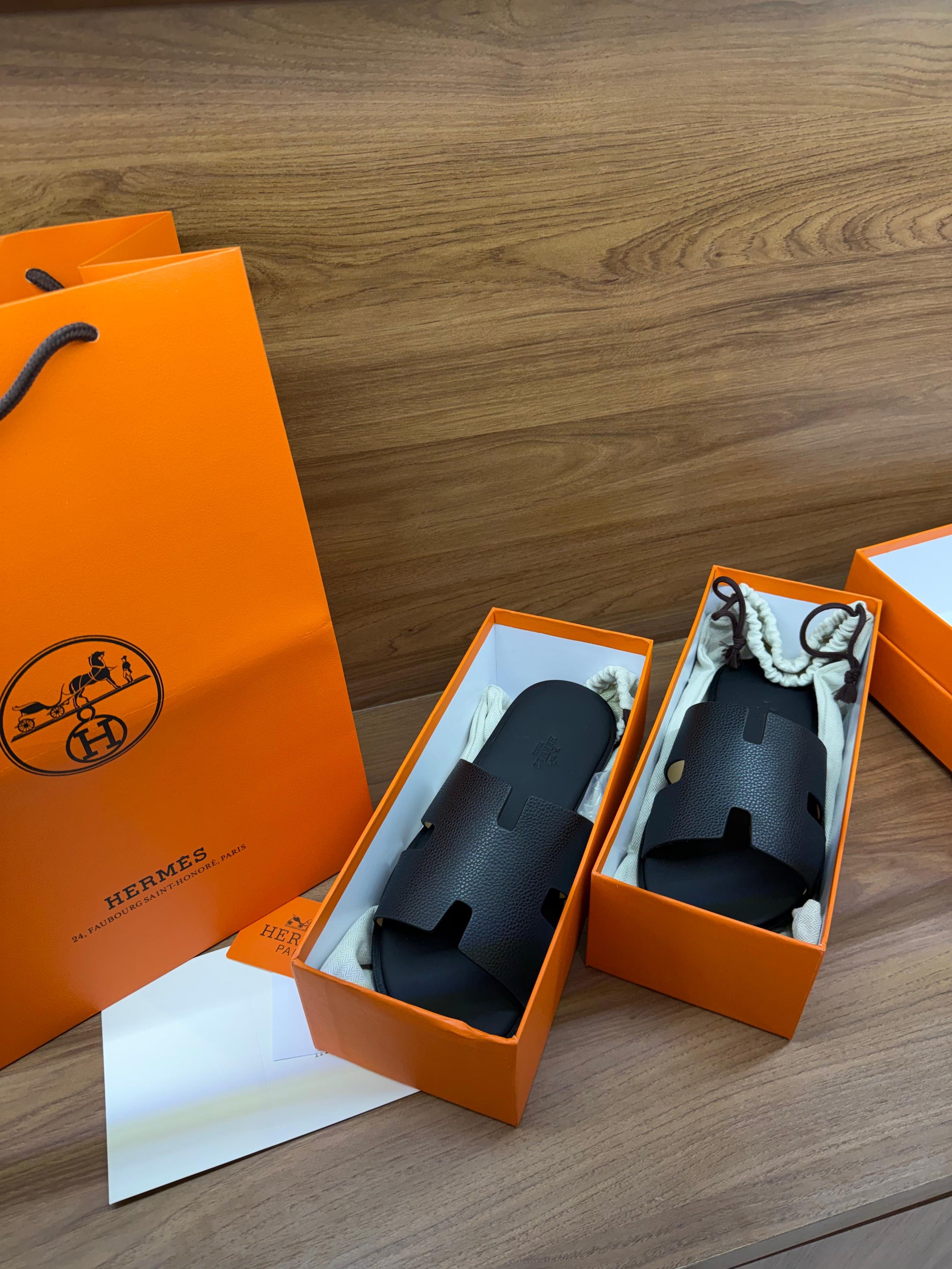 Chinelo Hermès Preto