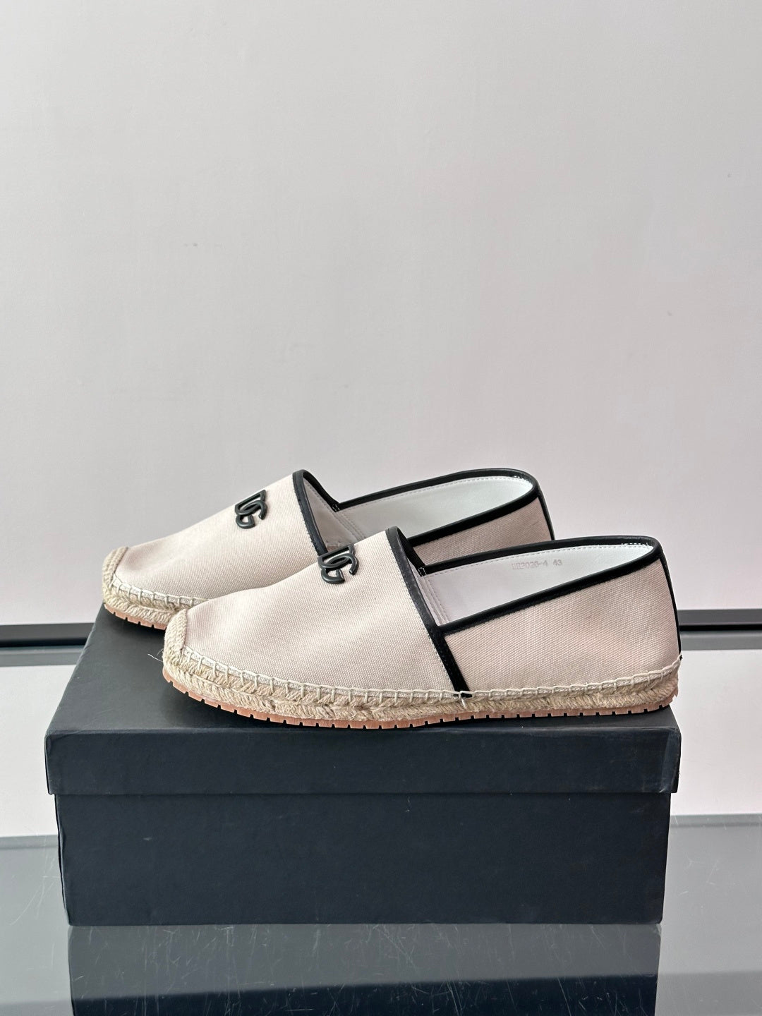 Espadrilhe DG com logo gravado bege