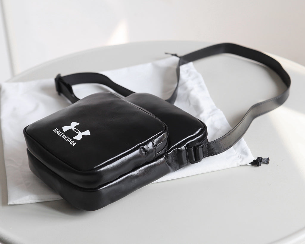 Balenciaga x Under Armour Messenger Bag 16x21.8x6.8cm