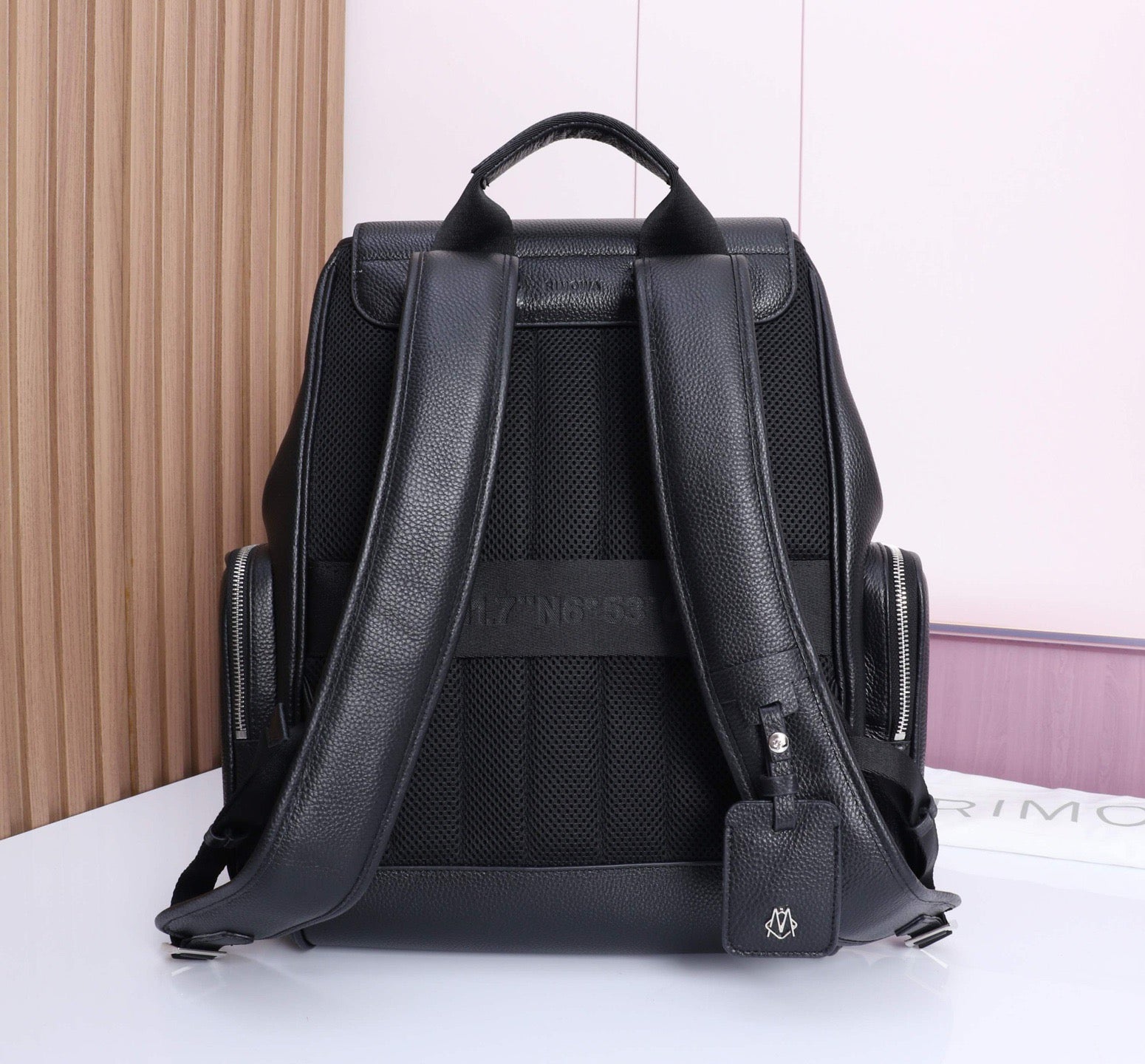 Mochila Rimowa Never still preta