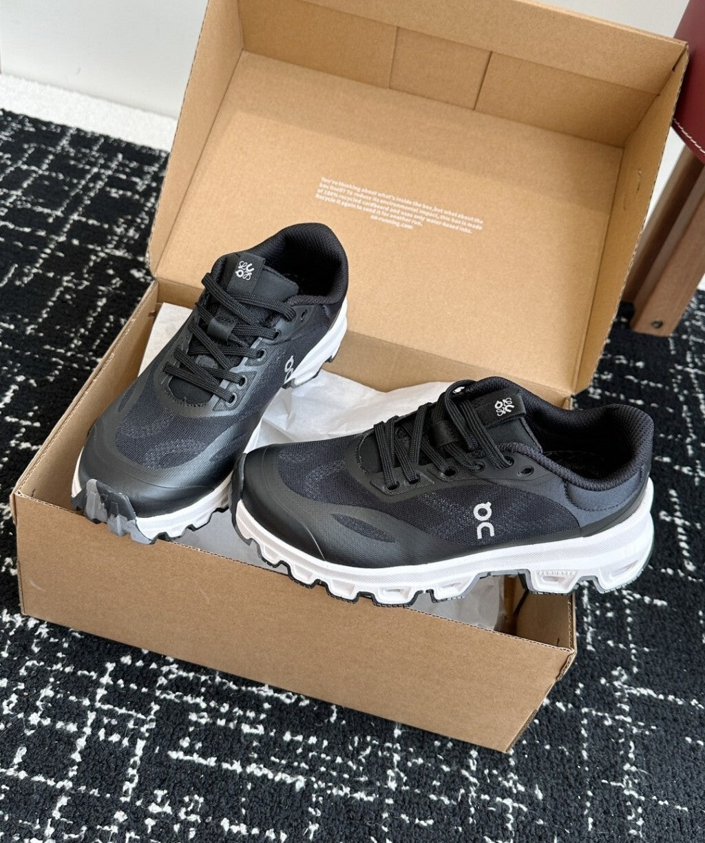 Tênis On Cloudventure 2.0 x LOEWE Preto/Branco