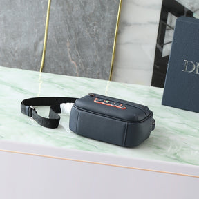 Pochete Dior x KAWS Mini Rider 2.0 Zipped Messenger Bag  18.5x13.5x7cm