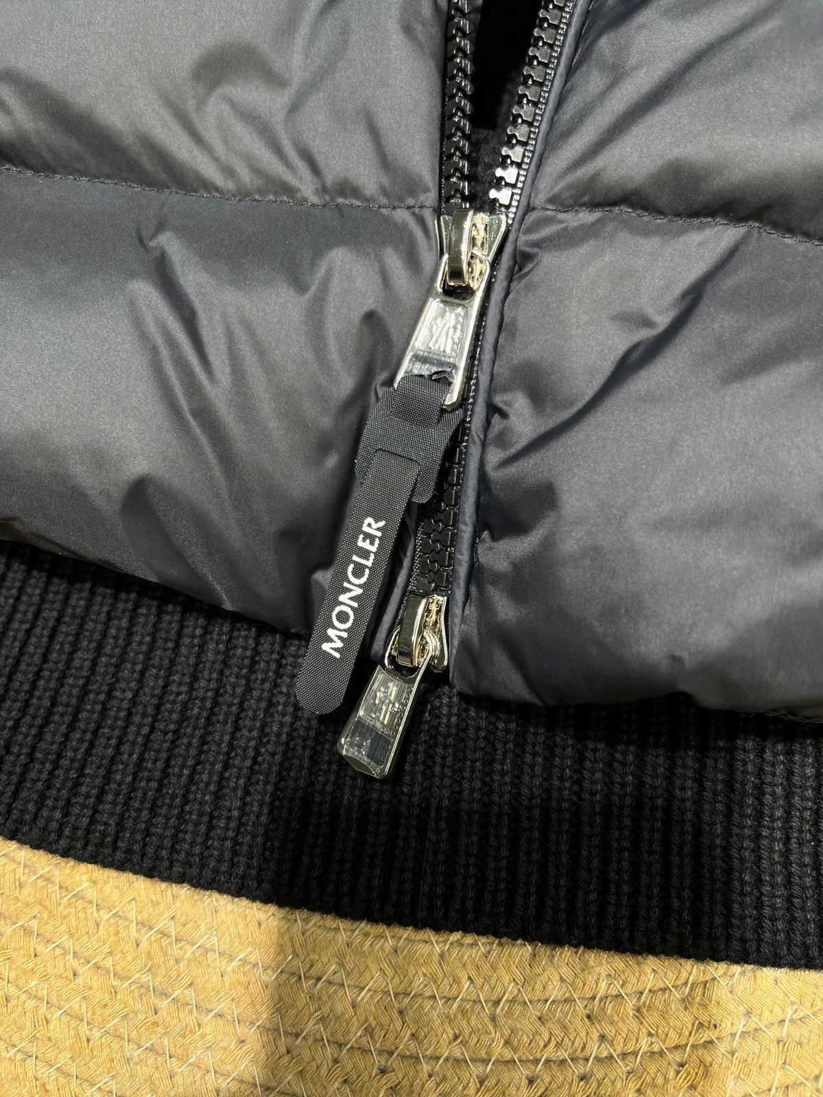 Moncler jaqueta cardigan acolchoada preta