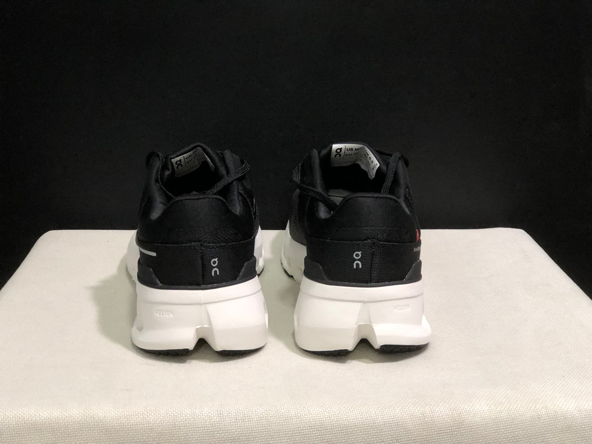 Tênis On Cloudrunner 2 Preto/Branco