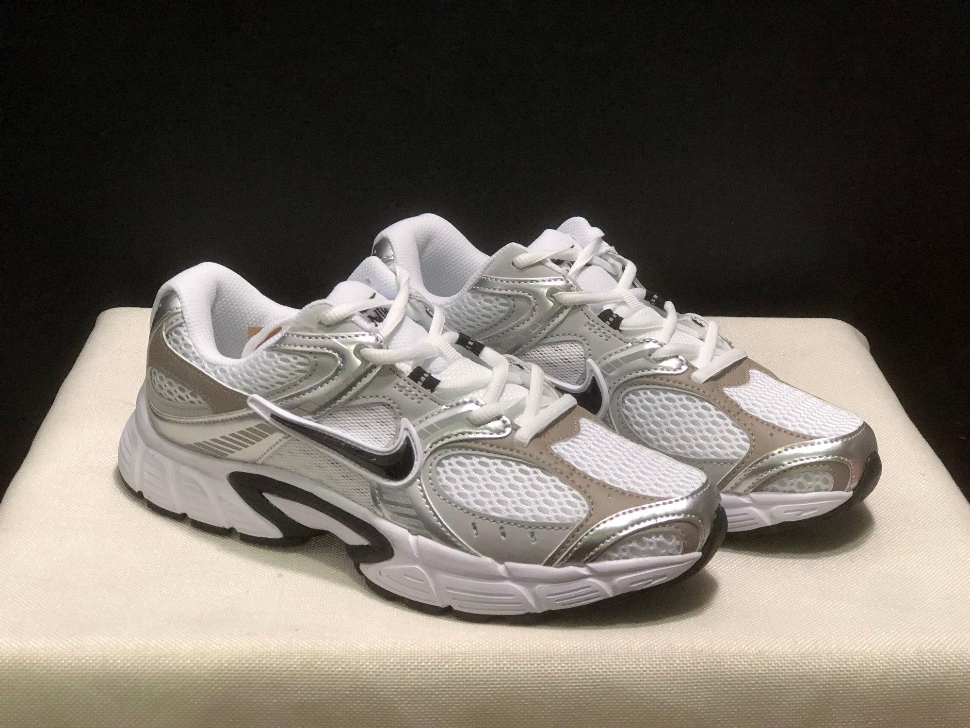 Nike V5 RNR branco/prata