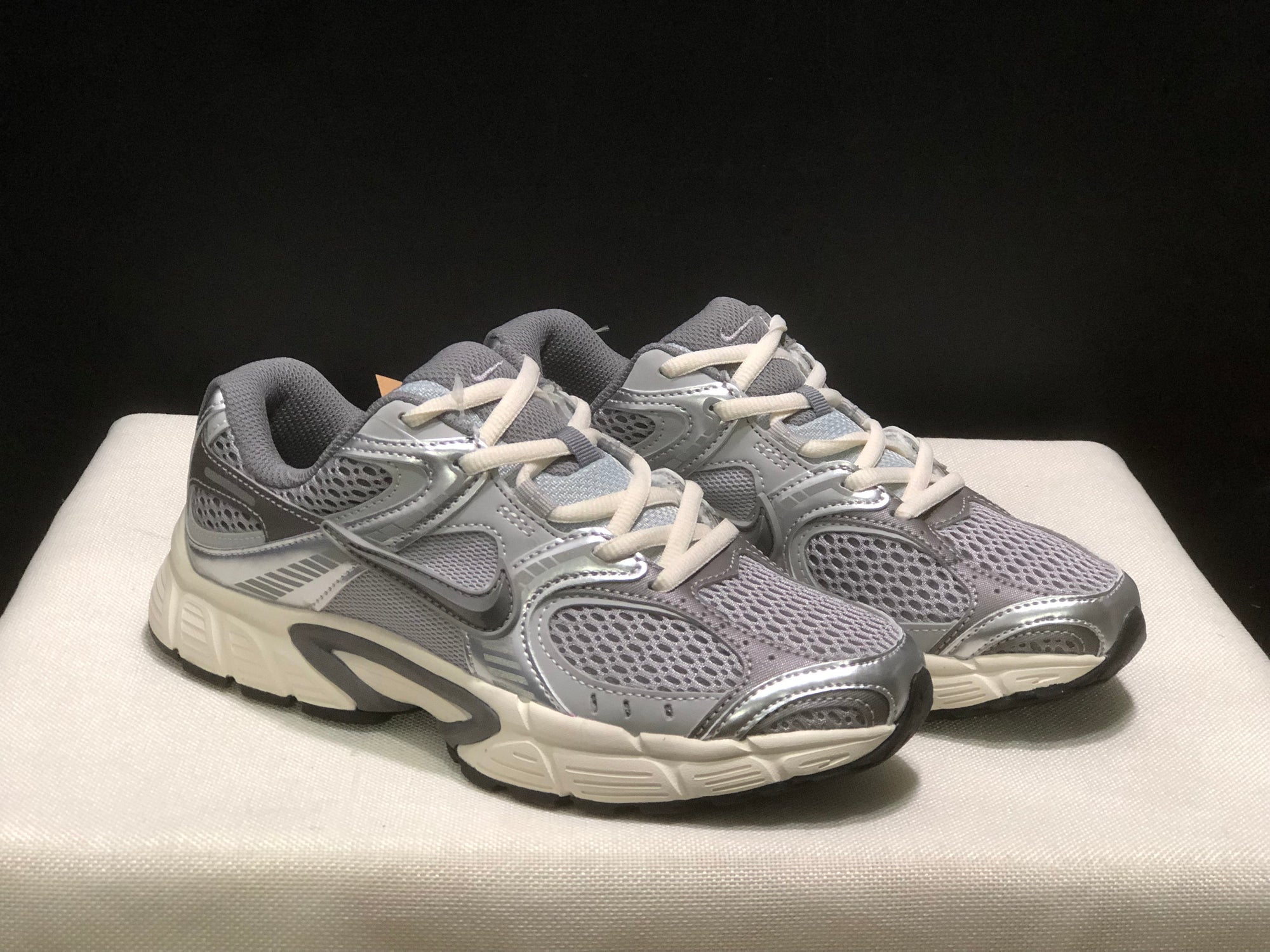 Nike V5 RNR cinza