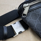 Pochete Gucci GG Embossed Supreme Azul 28x15x3.5cm