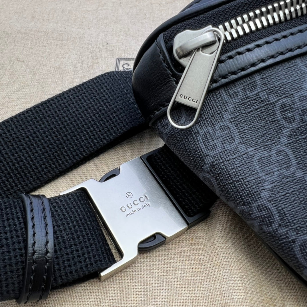 Pochete Gucci GG Embossed Supreme Azul 28x15x3.5cm