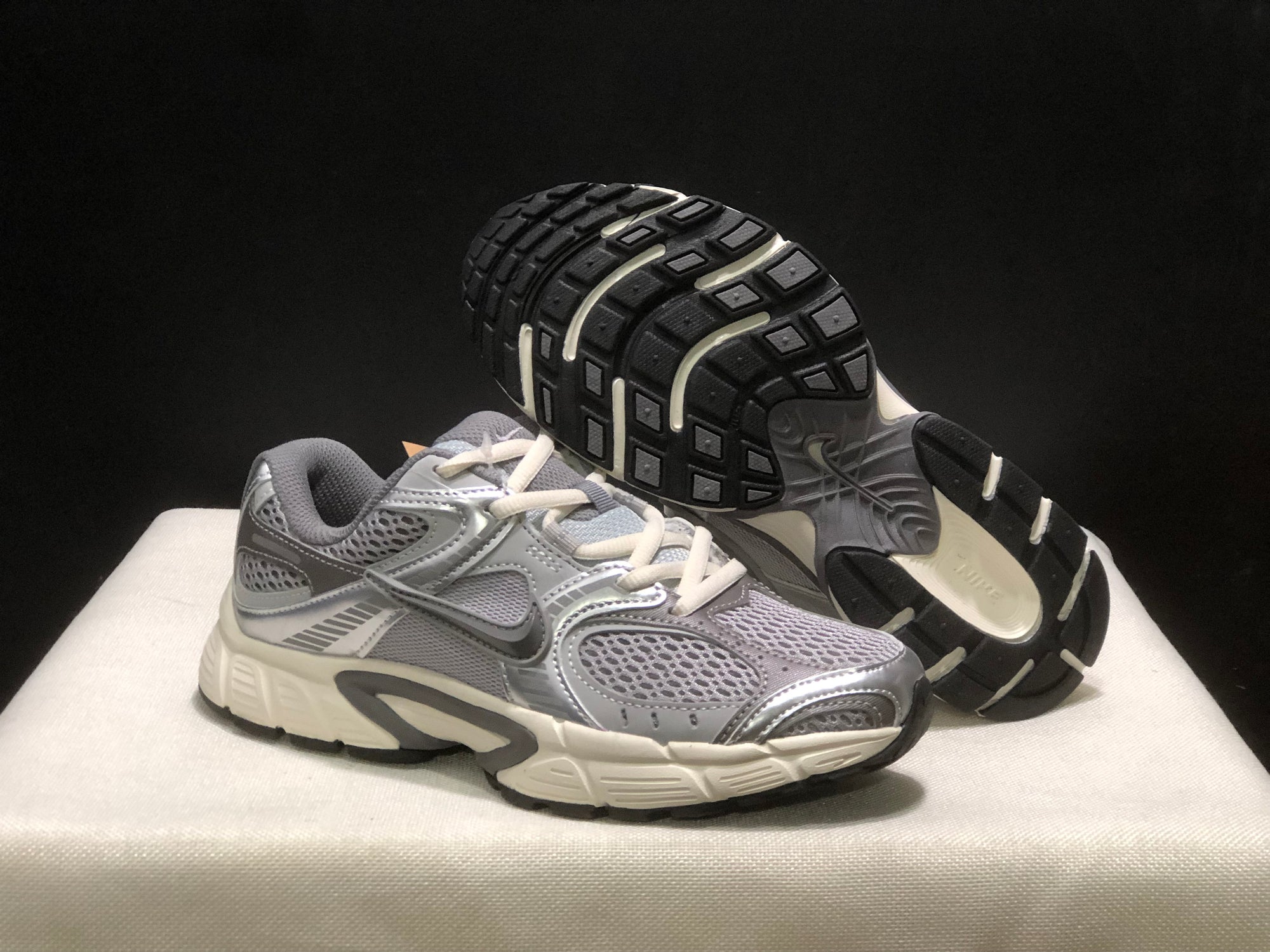 Nike V5 RNR cinza