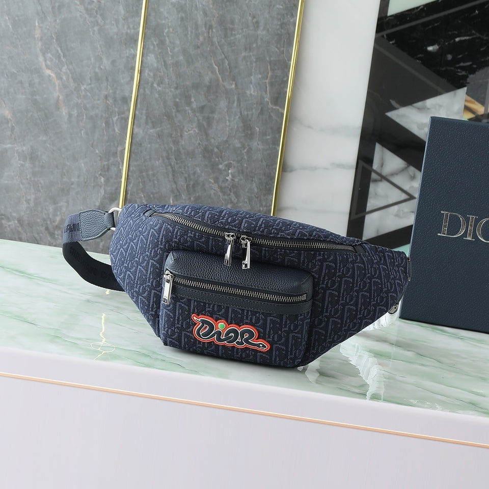 Pochete Dior x KAWS Rider 2.0 39x17x11.5cm