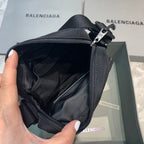 Balenciaga Logo-Print Messenger Bag Preto 16x6x22cm