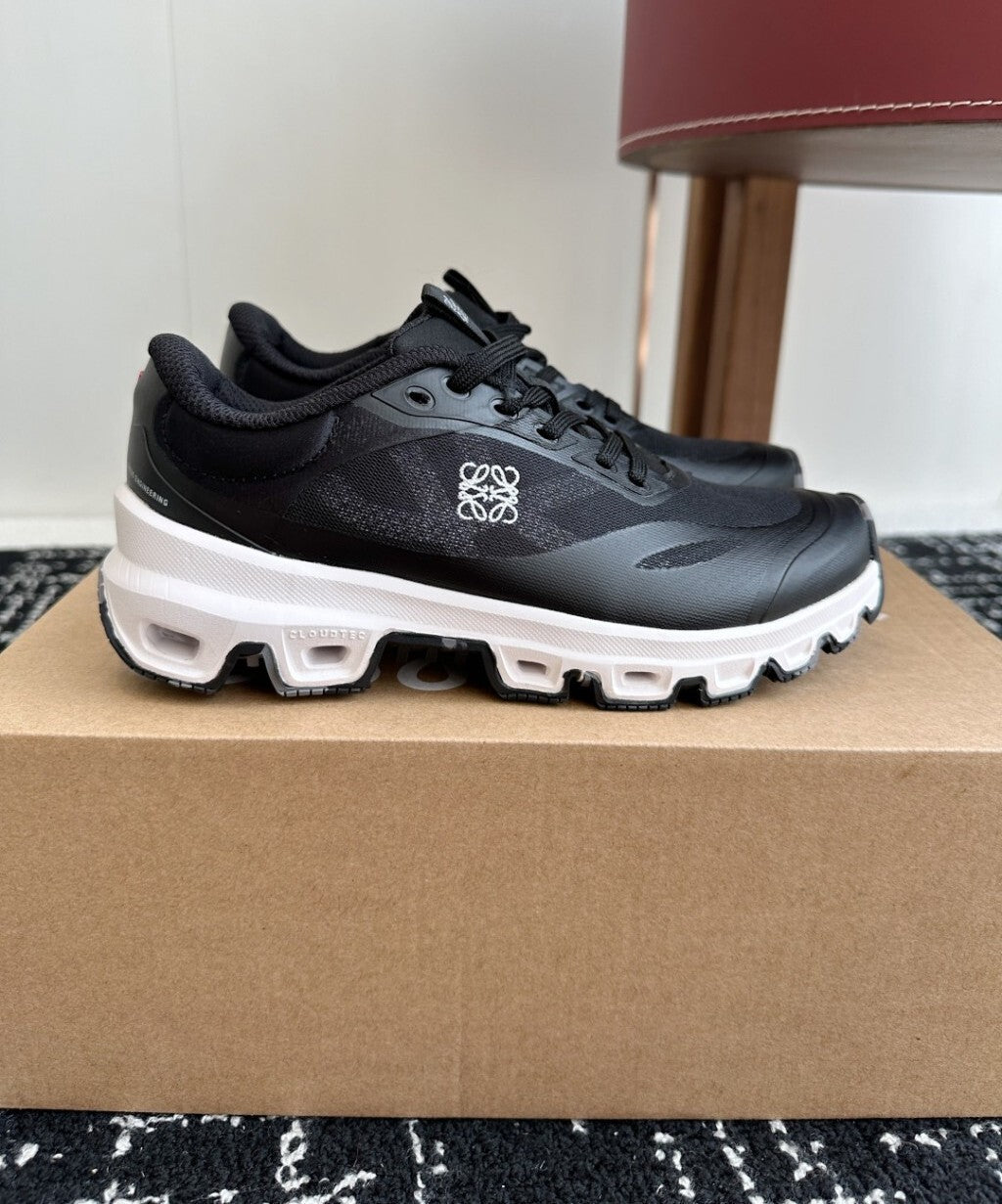 Tênis On Cloudventure 2.0 x LOEWE Preto/Branco