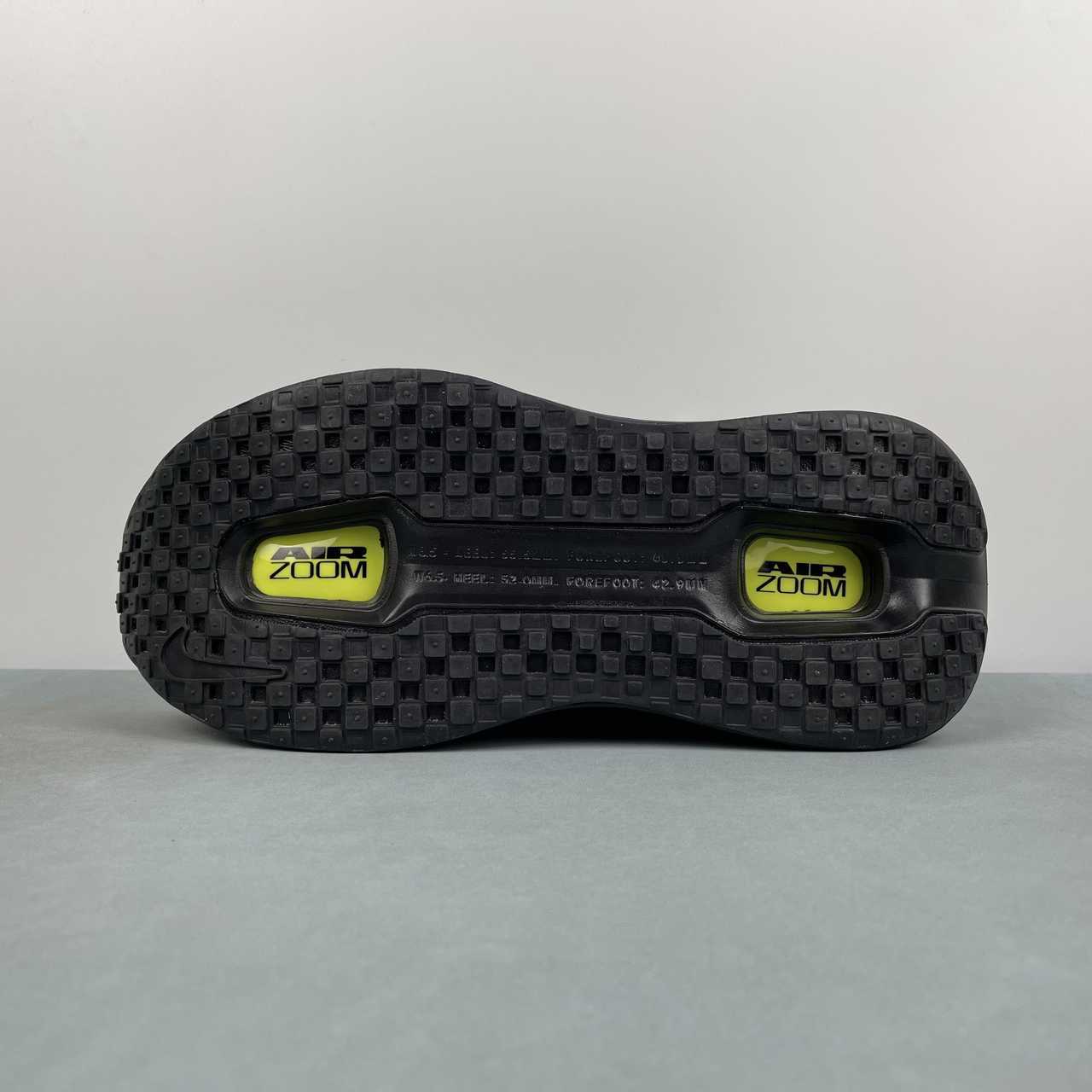 Vomero Premium Preto/amarelo