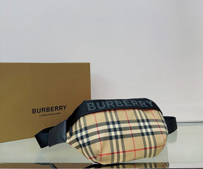 Pochete Burberry Sonny Xadrez 31x17CM