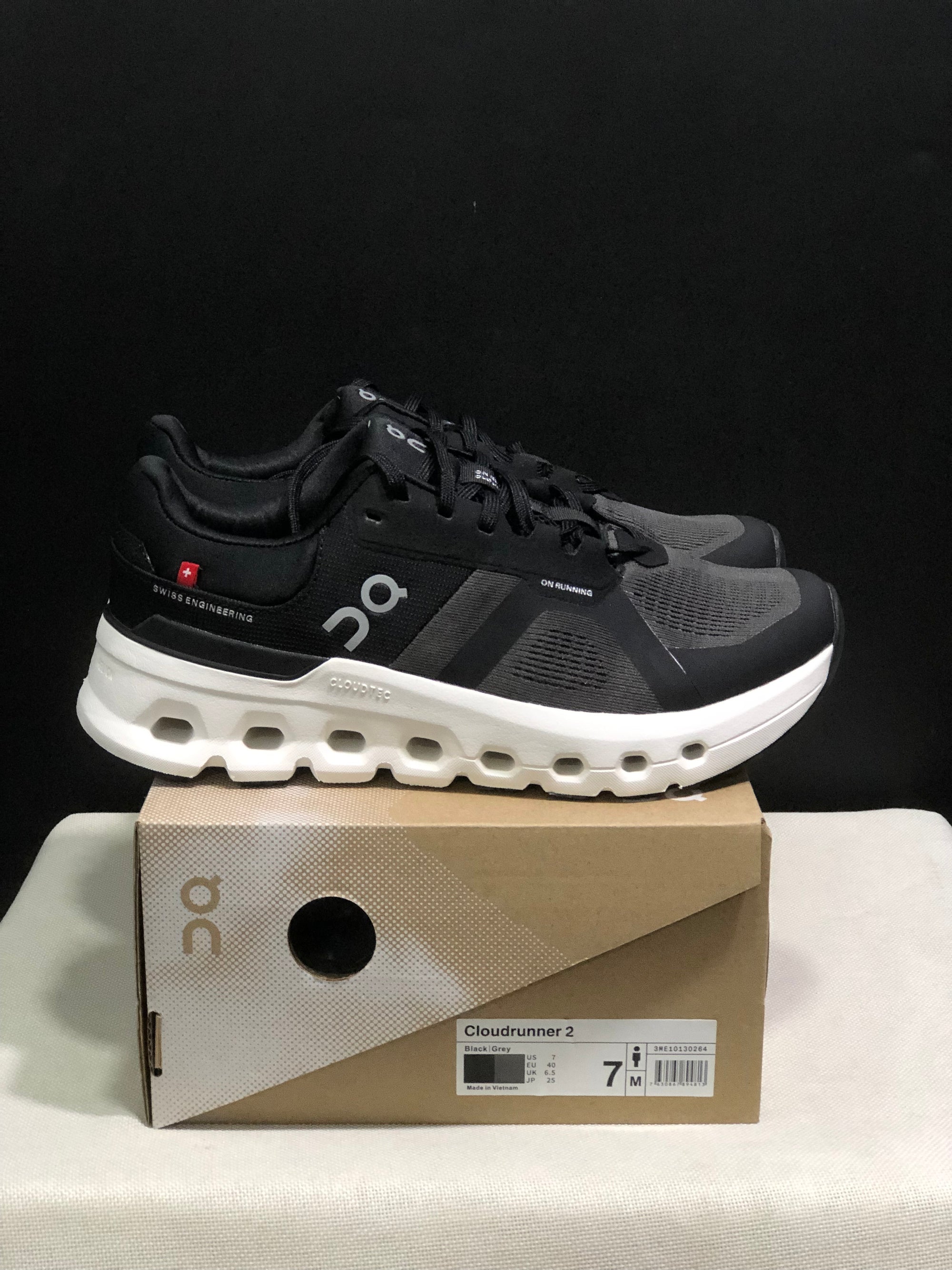 Tênis On Cloudrunner 2 Preto/Branco