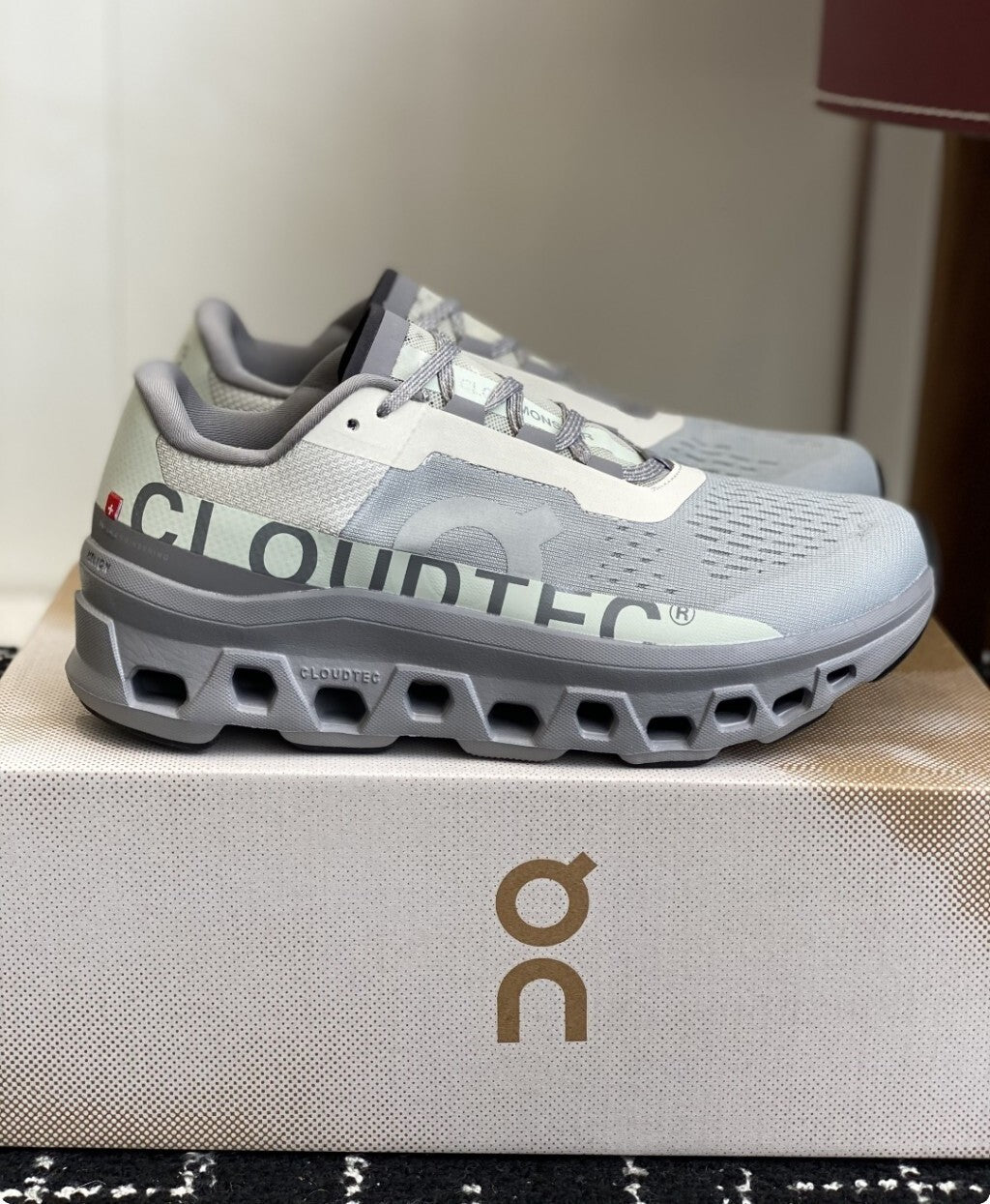 Tênis On Running Cloudmonster Cinza