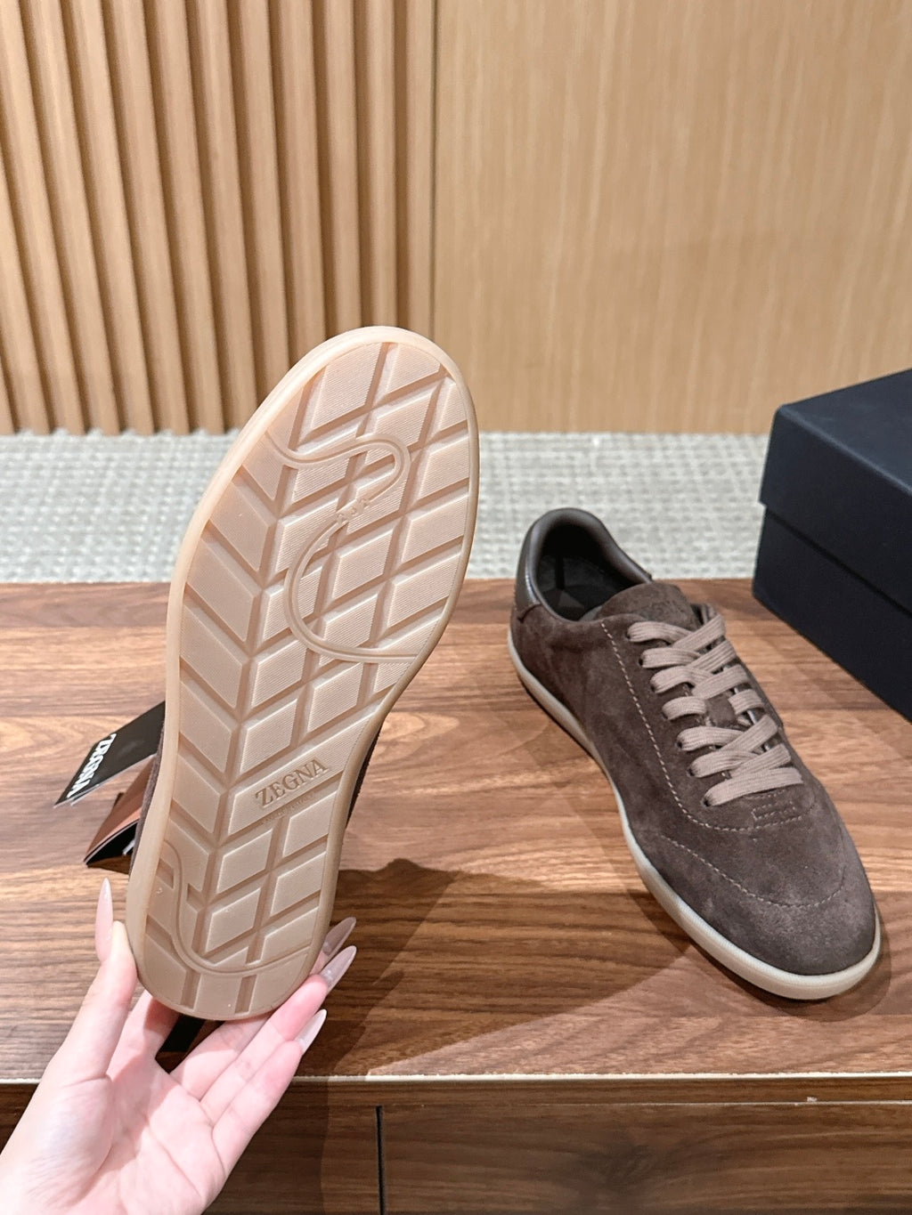 Zegna 232 Camurça marrom